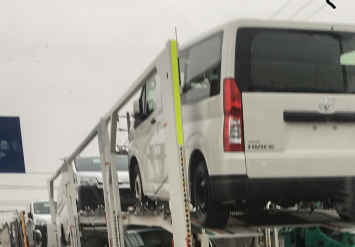 Toyota Hiace 大改款实车曝光,前置引擎排列!