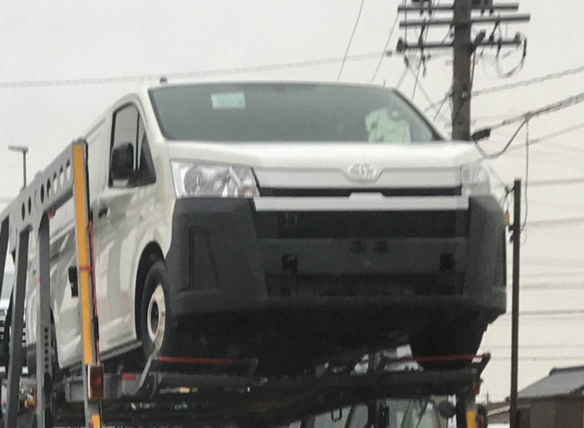 Toyota Hiace 大改款实车曝光，前置引擎排列！