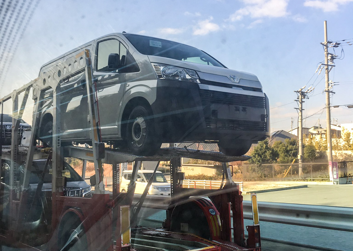 Toyota Hiace 大改款实车曝光,前置引擎排列!