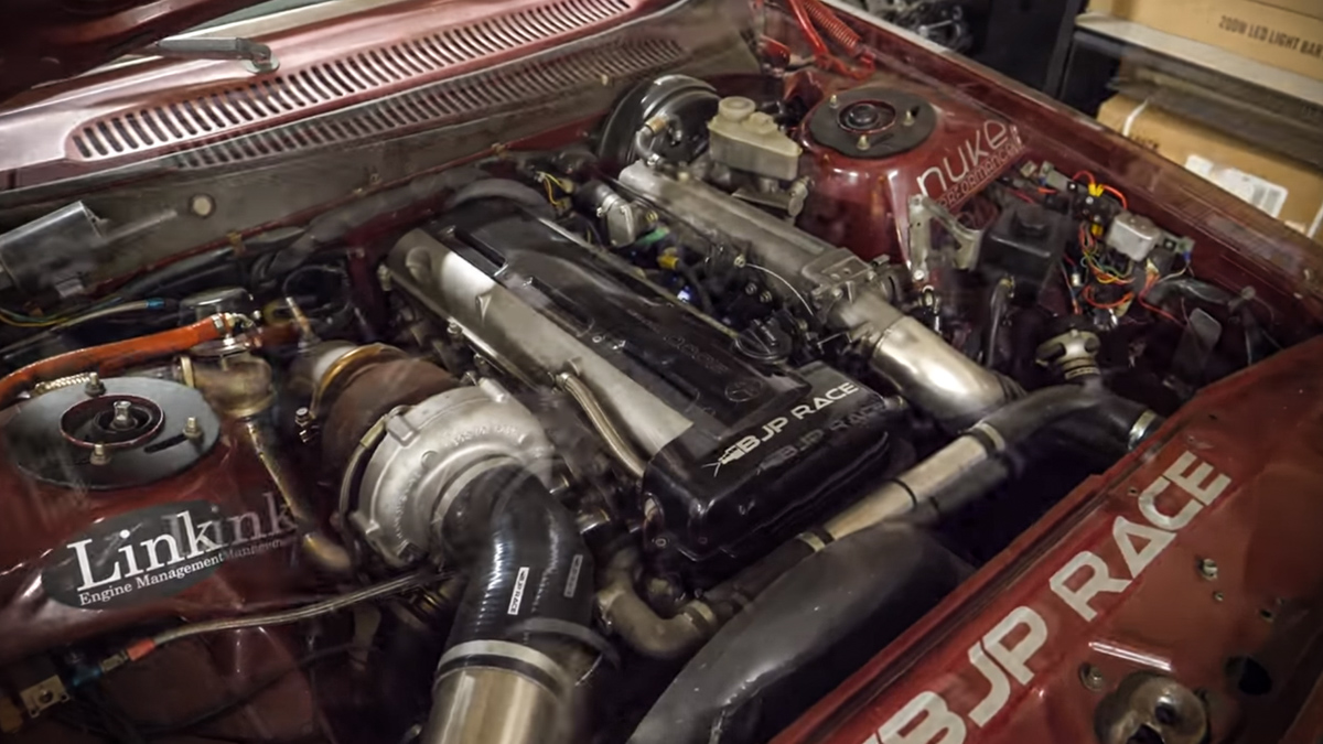 Caption :这位车主要不要考虑下 Myvi 引擎?