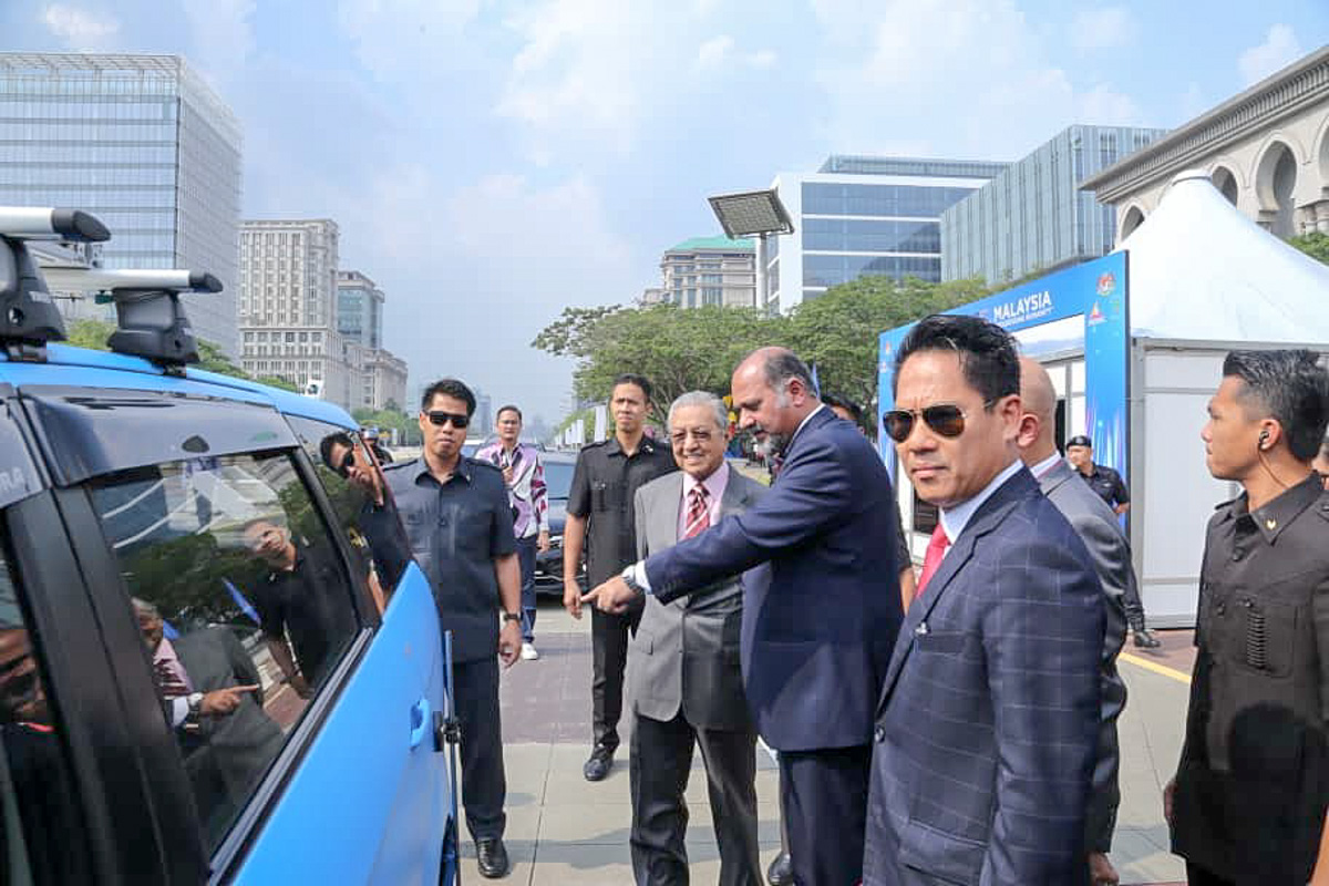 敦马现身试乘自驾 Proton Exora 原型车!