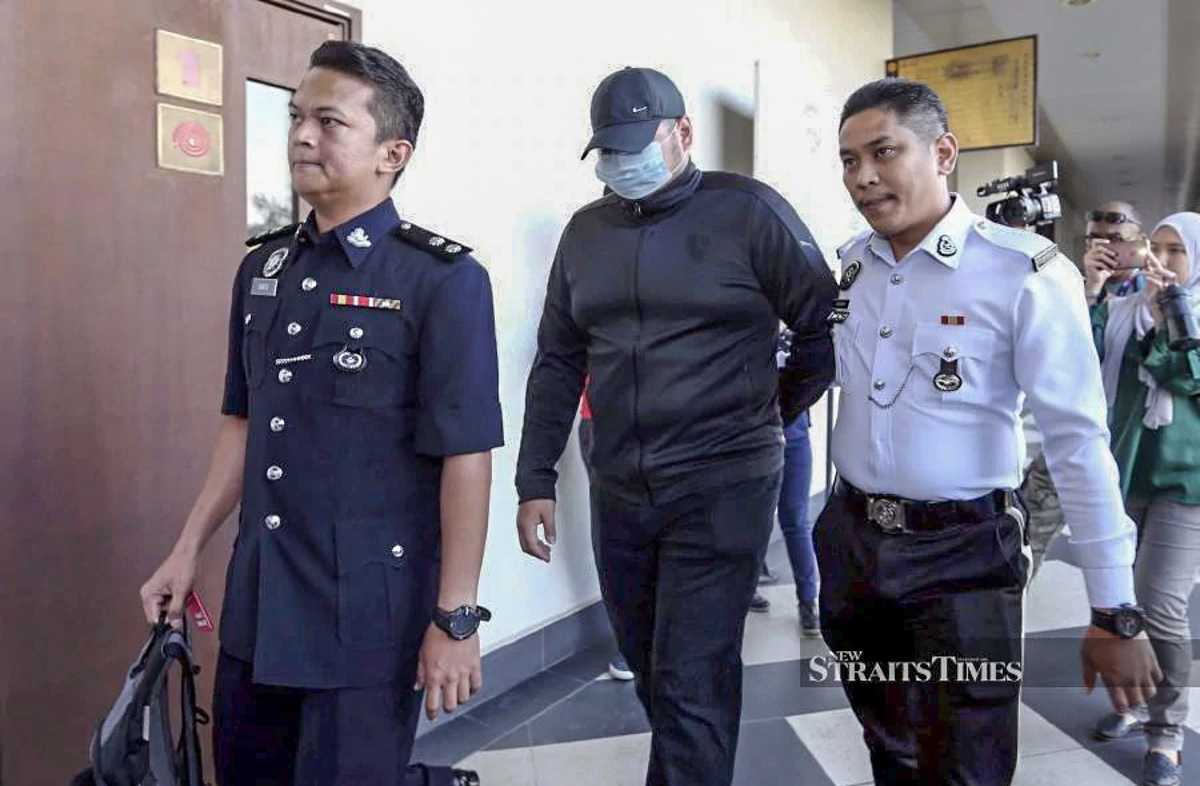 大专生撞 Traffic Police ，判入狱3个月吊销执照3年！