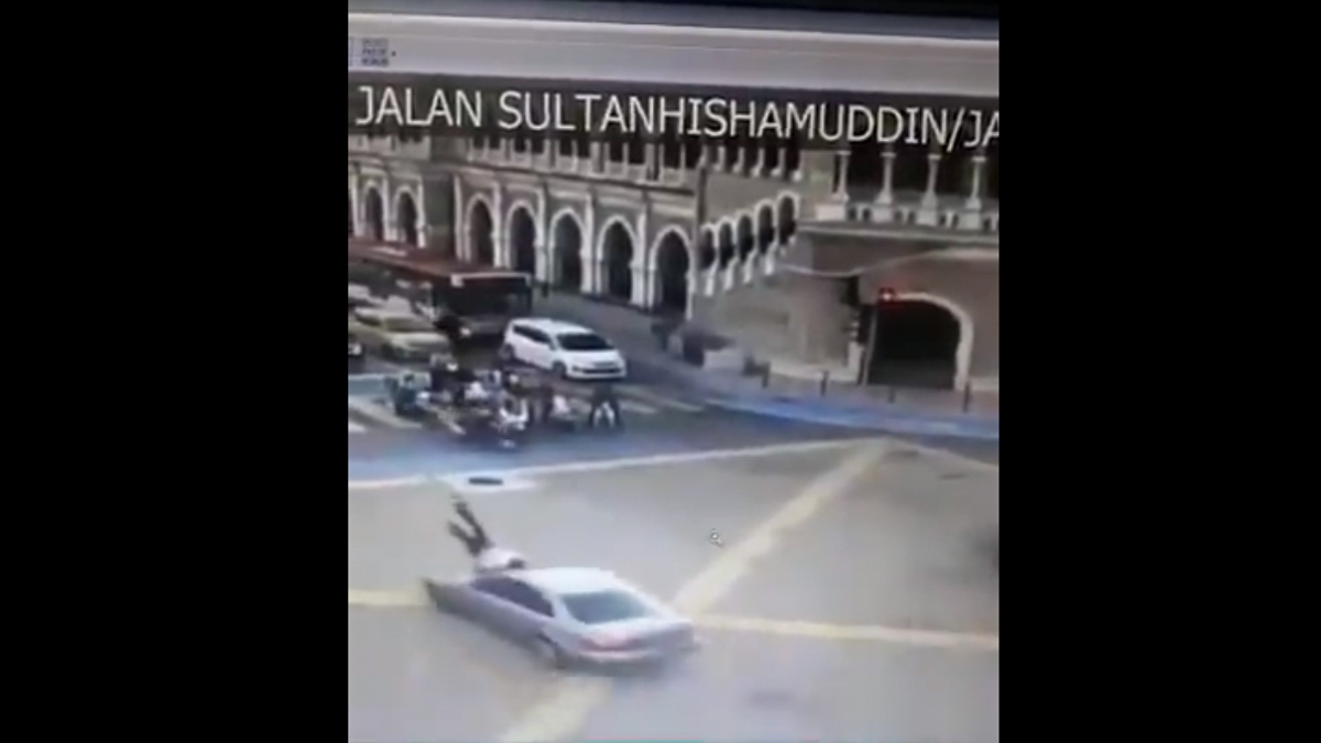 大专生撞 Traffic Police ，判入狱3个月吊销执照3年！