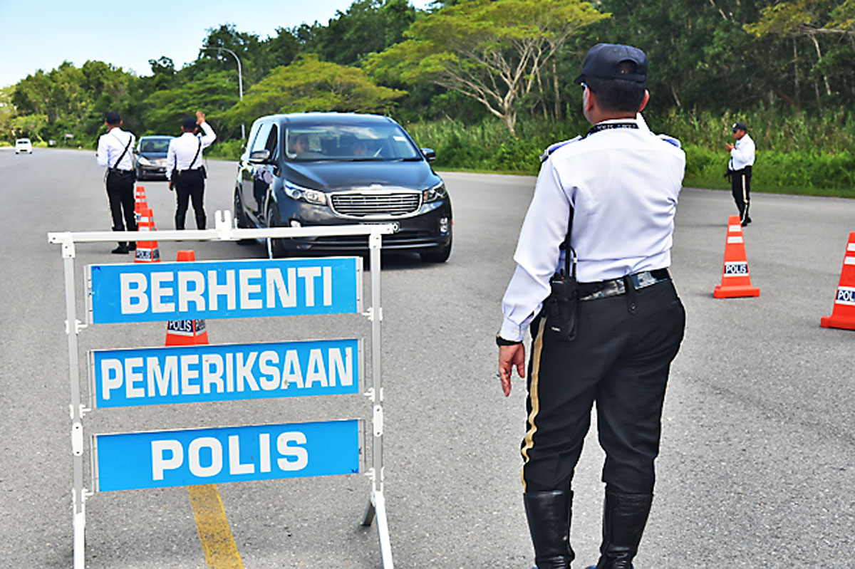 Motor driver 不使用专用道将被罚款RM 300!