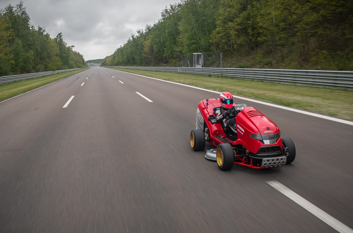 最速割草机！ Honda Mean Mower V2 破世界加速记录！