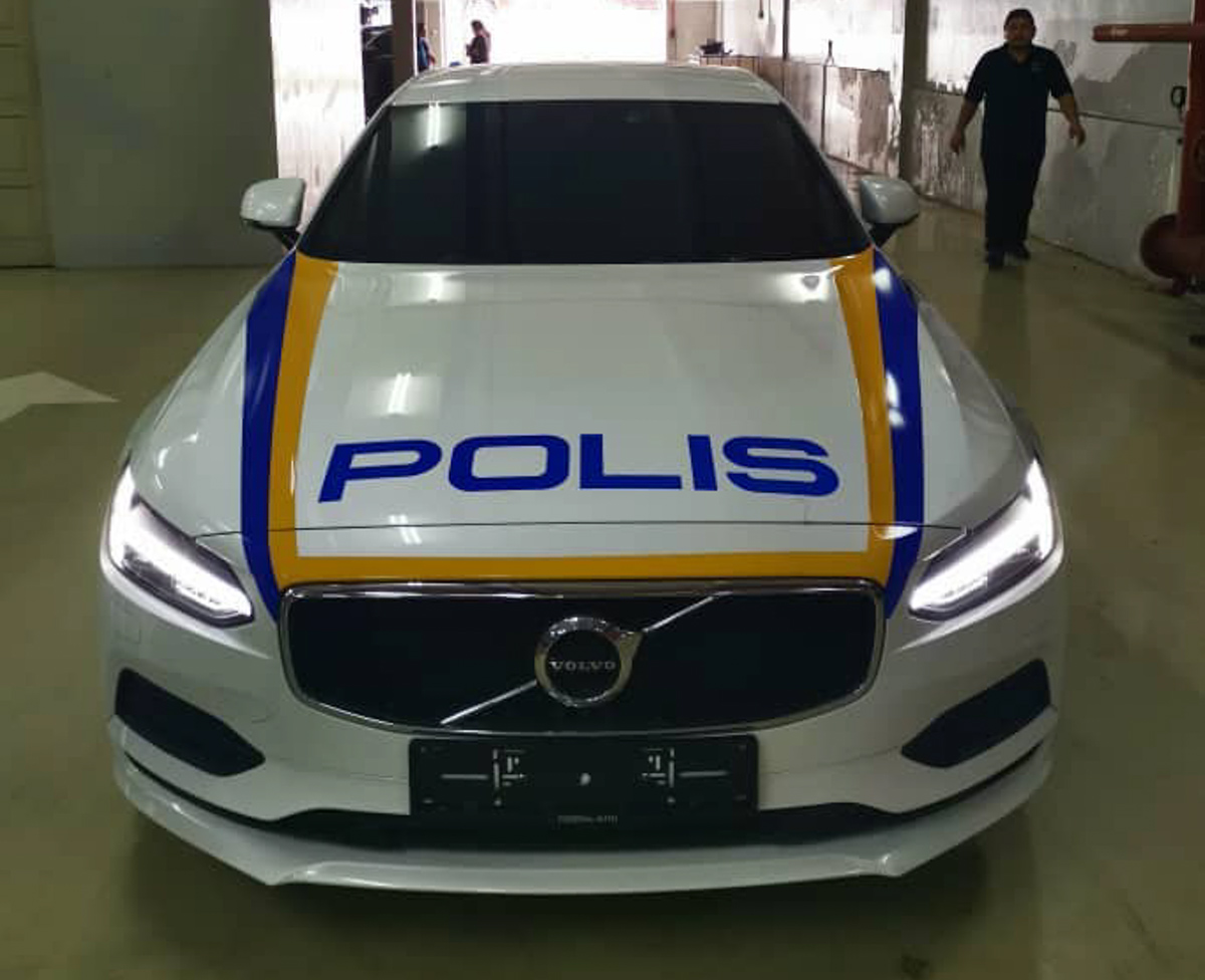 又一潜力战将？ Volvo S90 T5 皇家警车涂装现身！