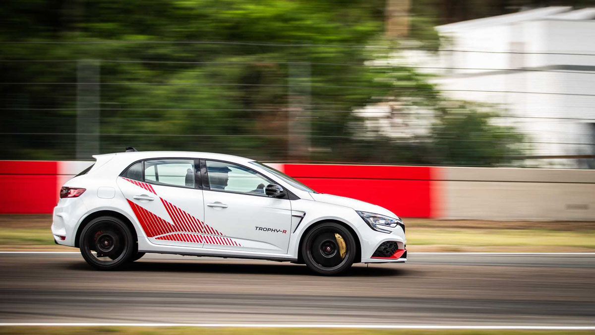 最速前驱钢炮 Renault Megane RS Trophy-R 细节公开！