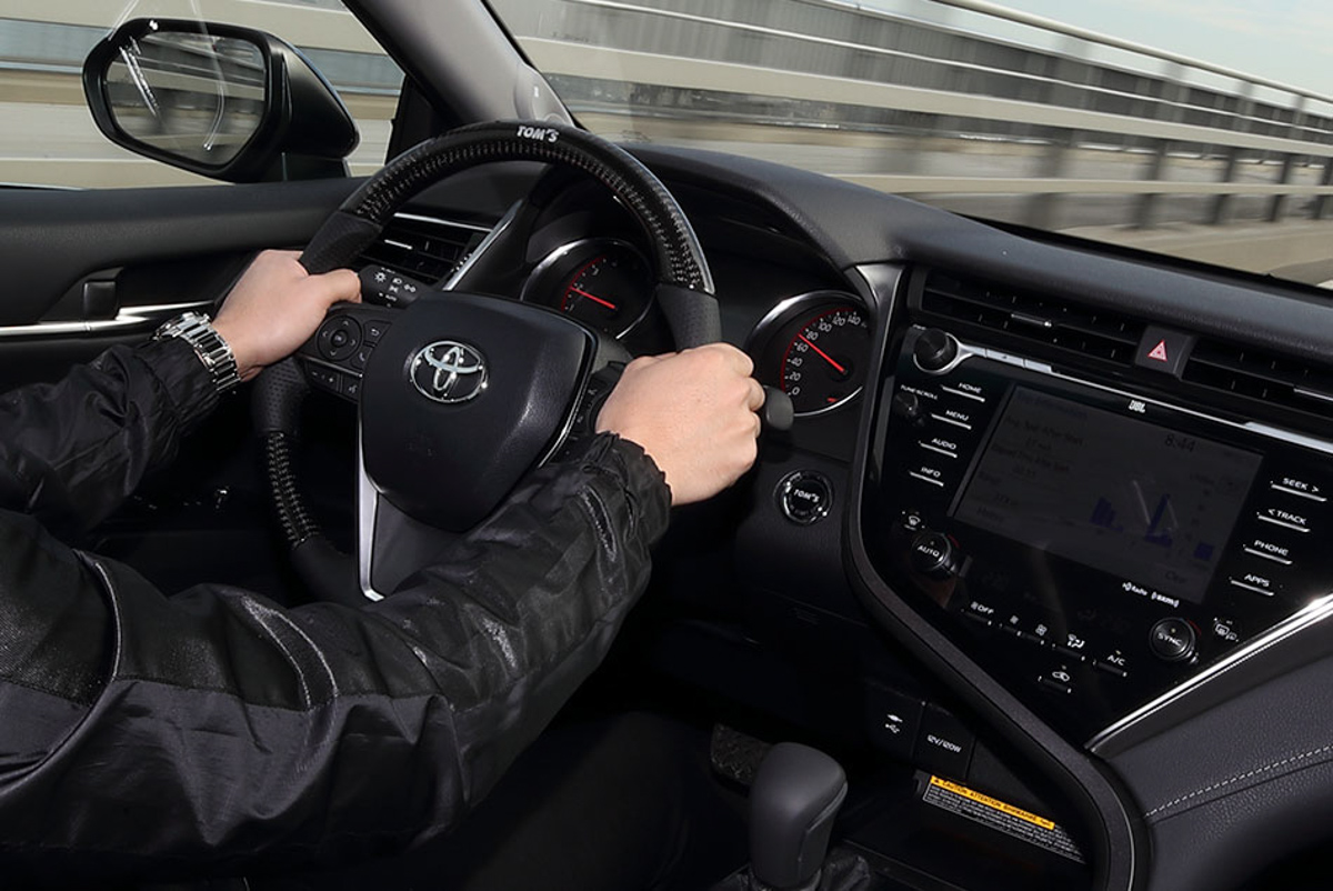 不 Uncle 的 Toyota Camry ， Tom's C35 帅气登场 ！