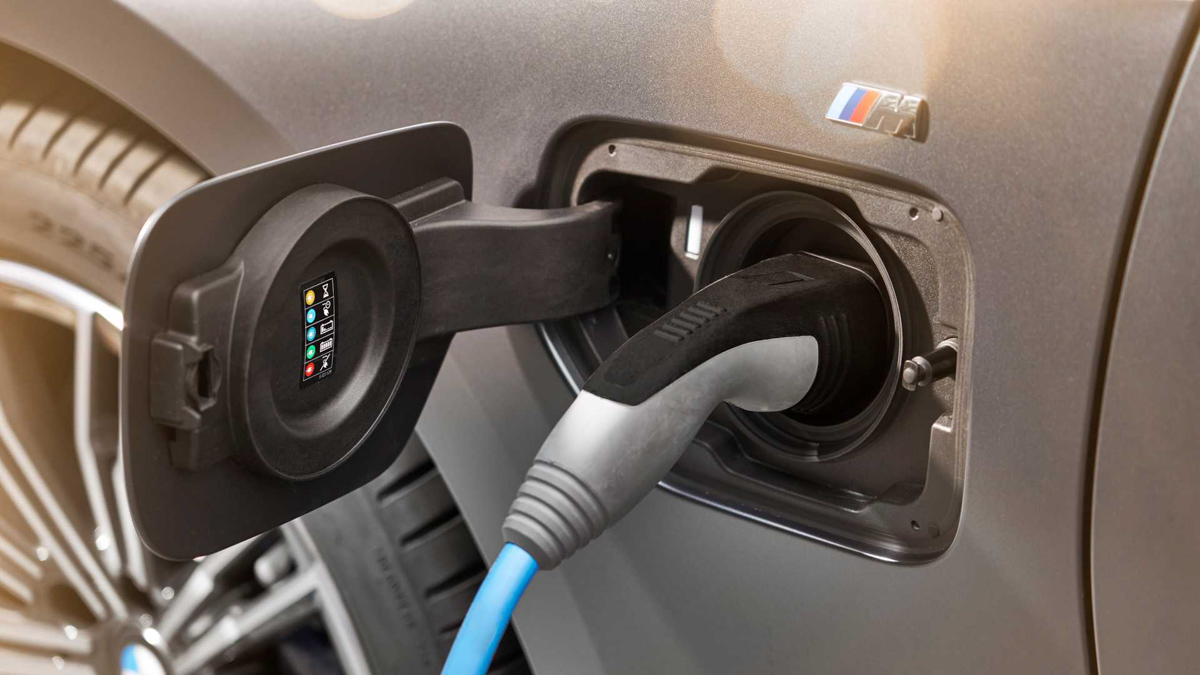 最大马力可达 292 Hp， 2020 BMW 330e 正式登场