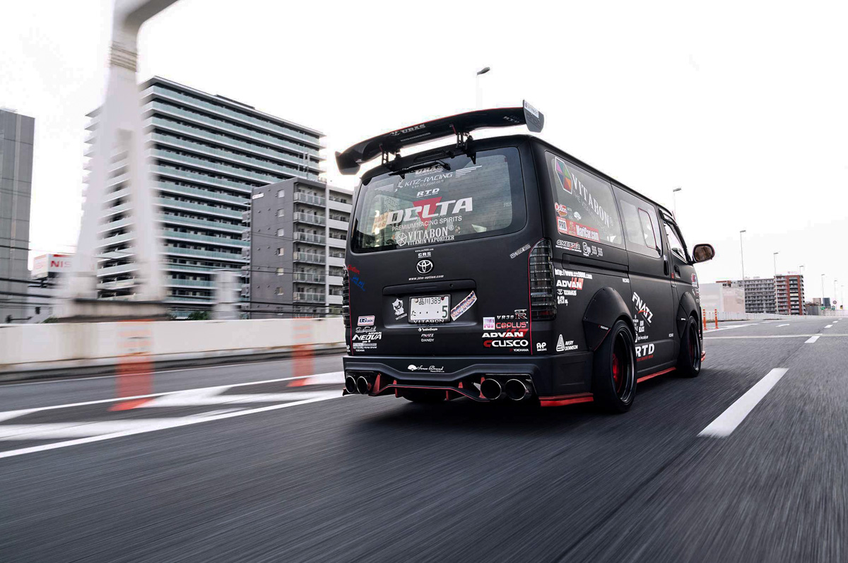 神 Van 身战神心，616 Hp 的 Toyota Hiace GT-R R35