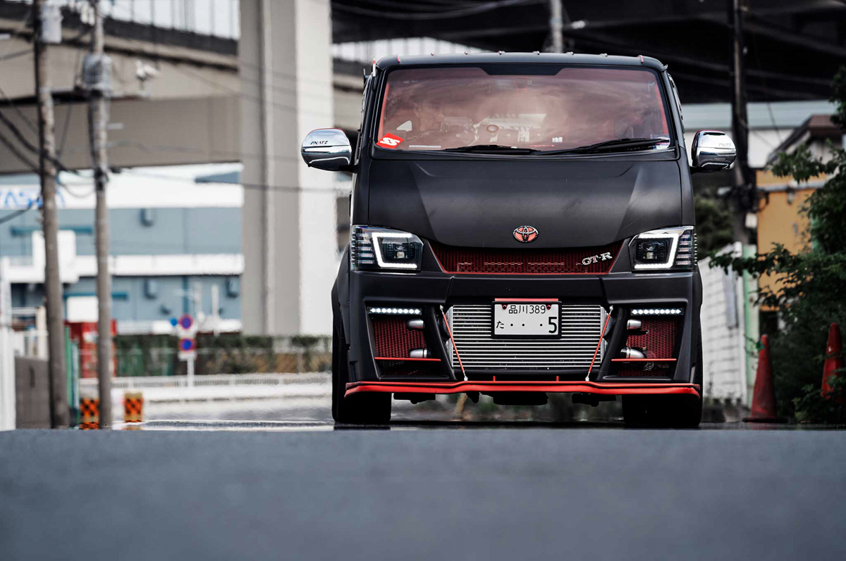 神 Van 身战神心，616 Hp 的 Toyota Hiace GT-R R35