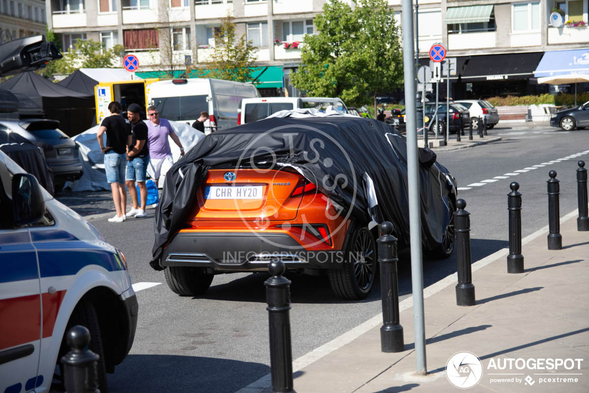 小改款 Toyota C-HR 照片流出，改款后更加炫酷。