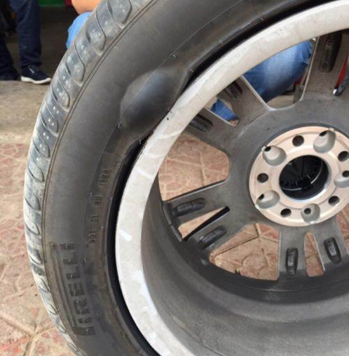 汽车小知识：Tyre 为什么会肿胀。