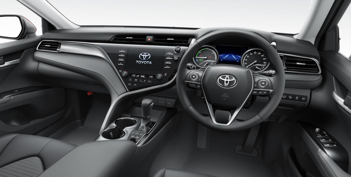 日规 Toyota Camry 推出升级版，新增 E-Four 电子四驱系统