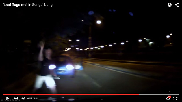 如果有路霸对着你的泼水你会怎么样？