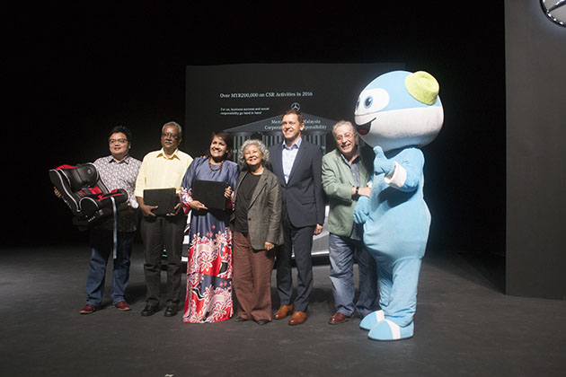 Mercedes-Benz Malaysia捐献超过20万令吉支持道路安全，文化艺术和教育方面的计划