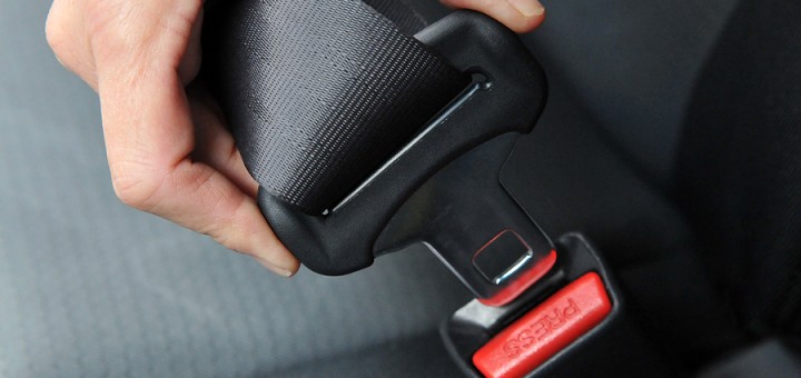 坐后座不绑 seat belt 没关系？看了这个影片你可能会改观！