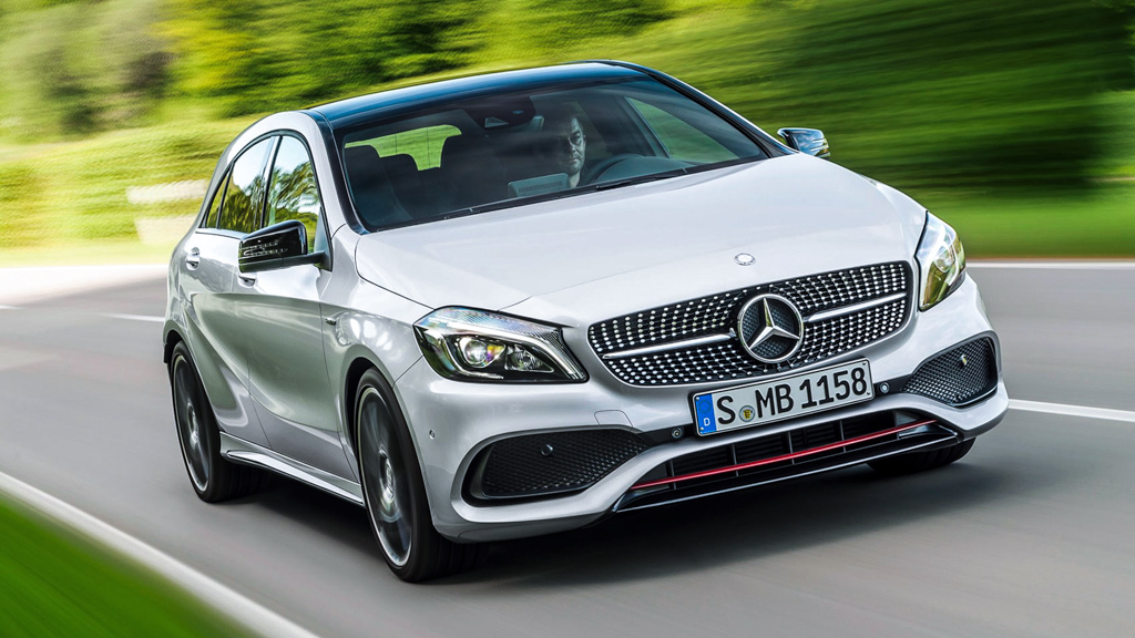 Mercedes-Benz A-Class 高速翻转，司机乘客安然走下车！