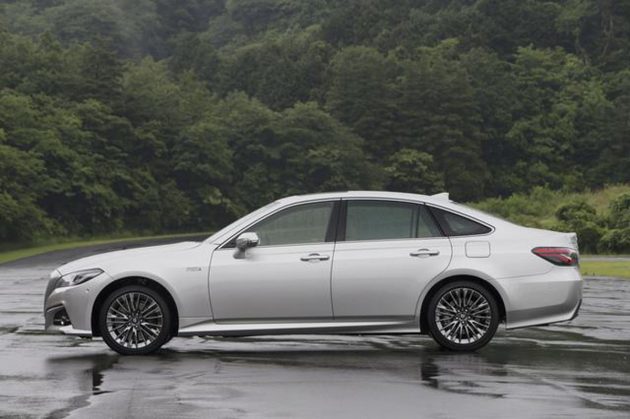 Toyota crown majesta 2022