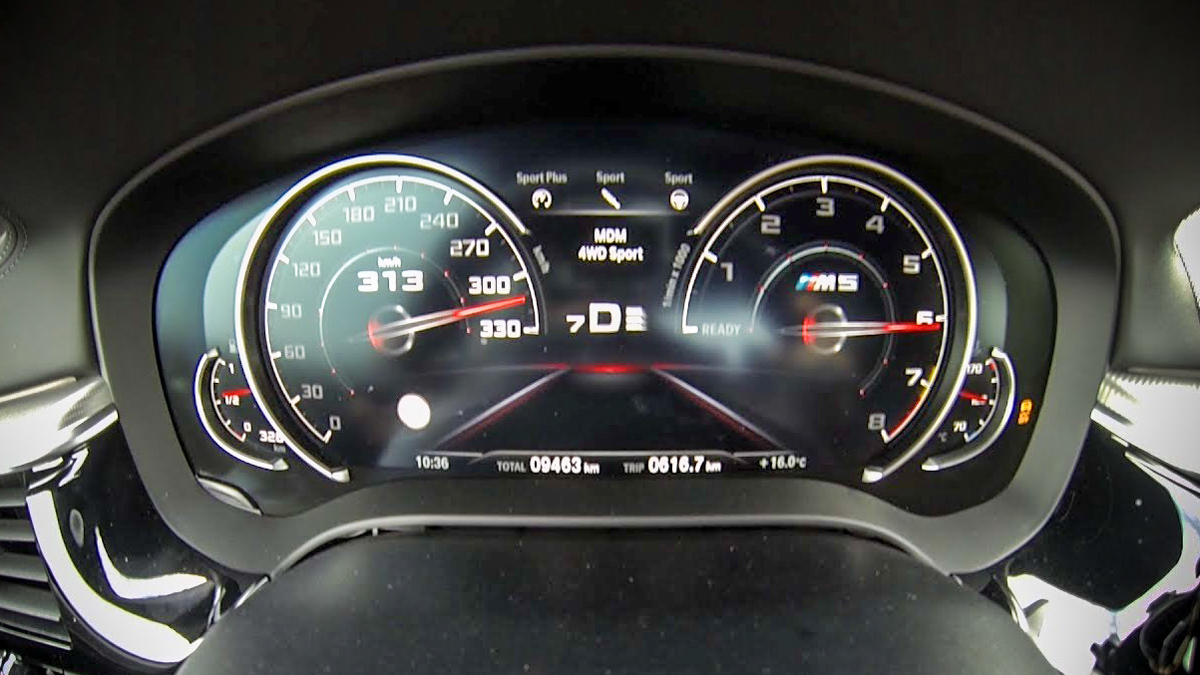 加速狂魔！ BMW M5 不到一分钟就突破 300 km/h ！