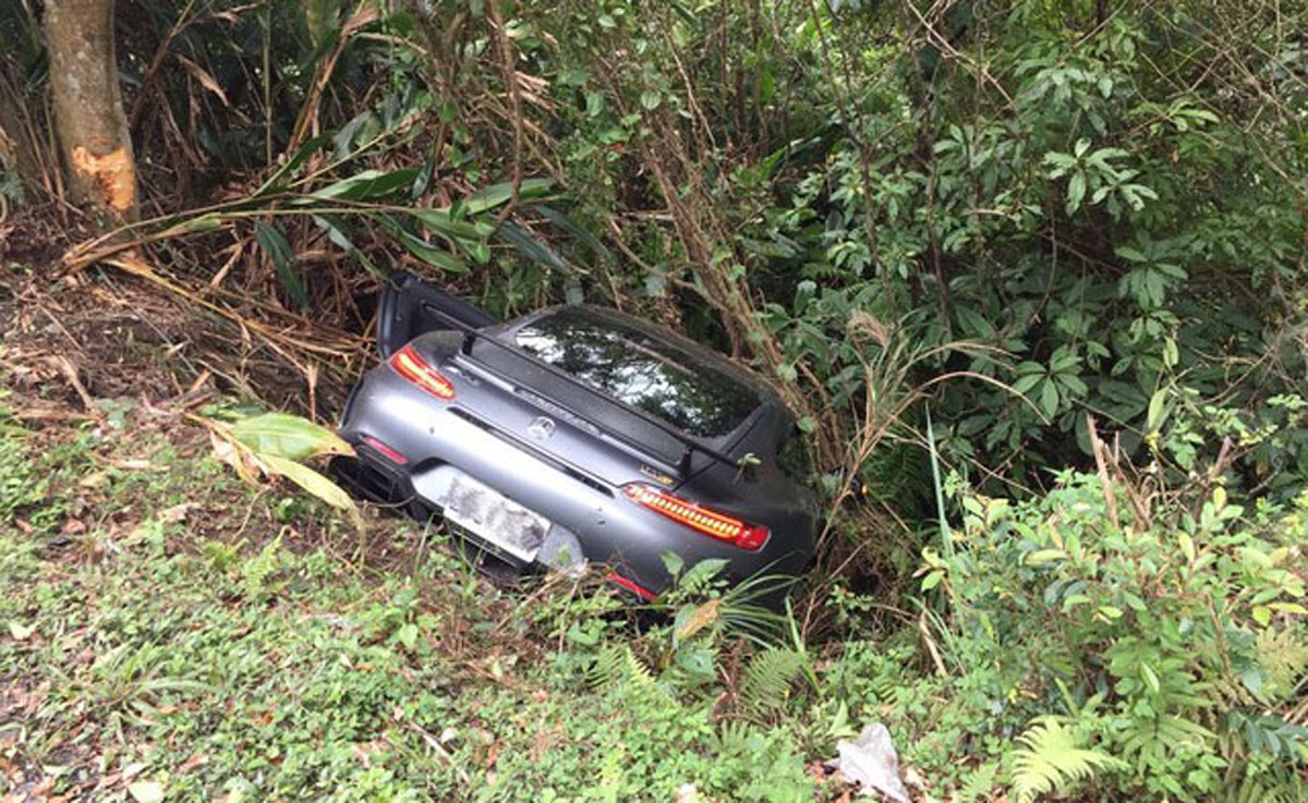 Mercedes-AMG GTR 全球第一撞？又是在台湾！