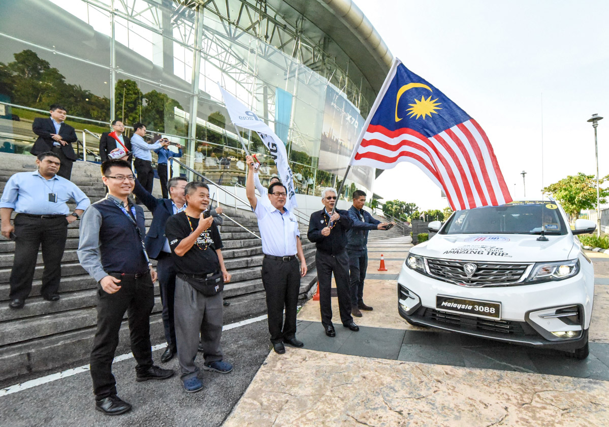 13,000公里远征！ Proton X70 车队开往 Geely 杭州总部！