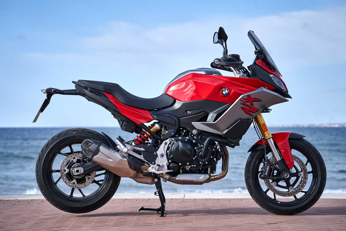 大马BMW集团金融服务（BMW Group Financial Services Malaysia）的融资计划下，新 BMW F 900 R拥车每月将从770令吉起跳，新BMW F 900 XR则将从850令吉起跳。以上 根据的是80%的贷款额以及4年还款期。