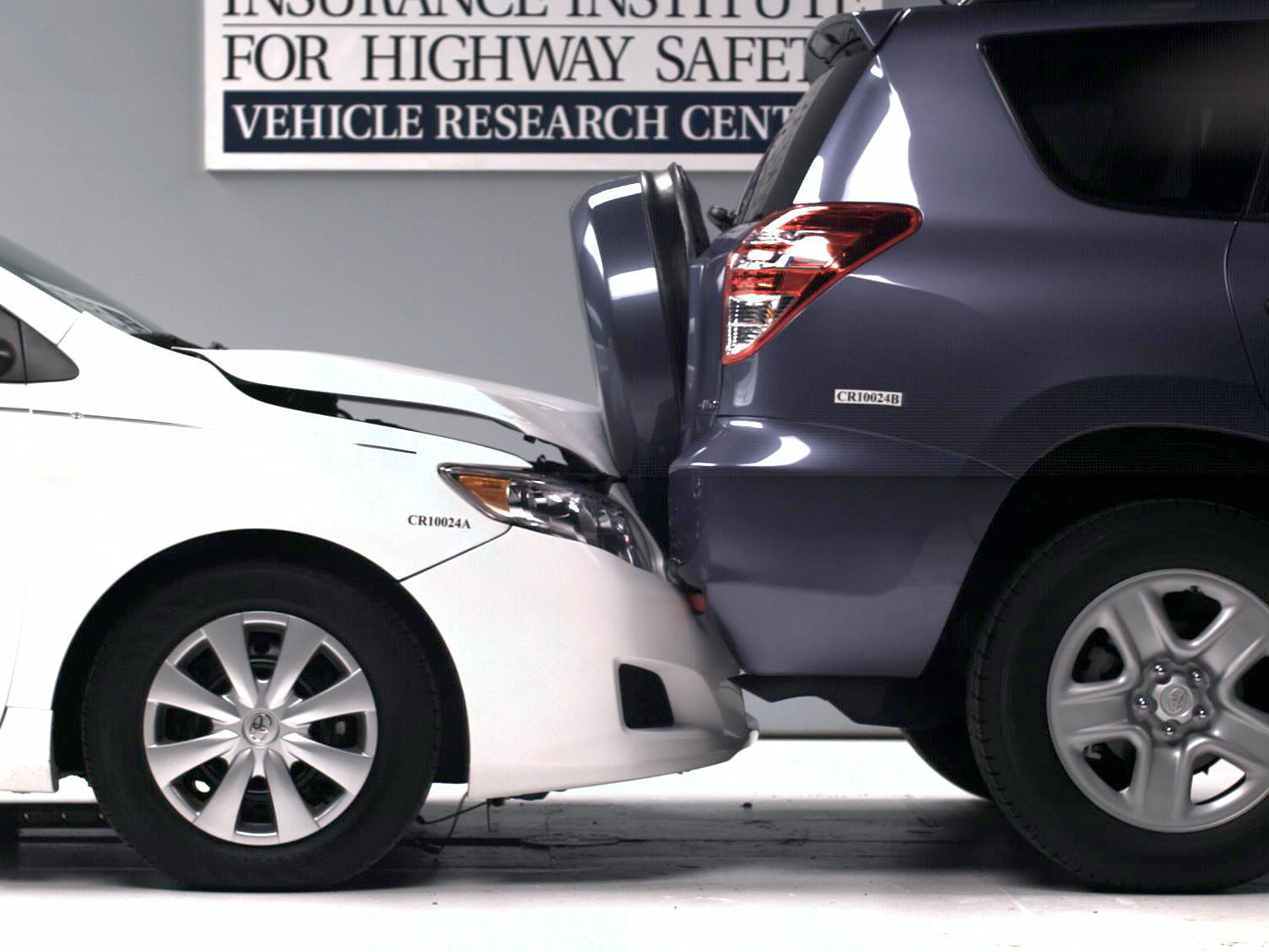 Bumper 为何是以塑料制成?