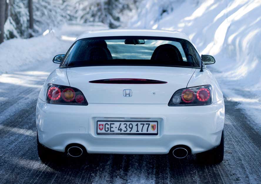 经典车款回顾：Honda S2000，自然进气后驱敞篷跑车的王者！