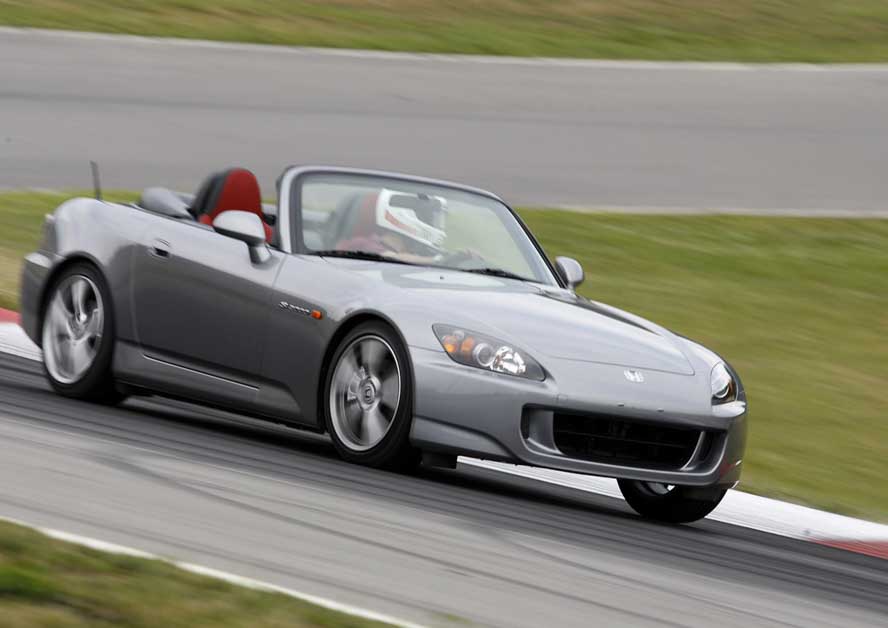 经典车款回顾：Honda S2000，自然进气后驱敞篷跑车的王者！