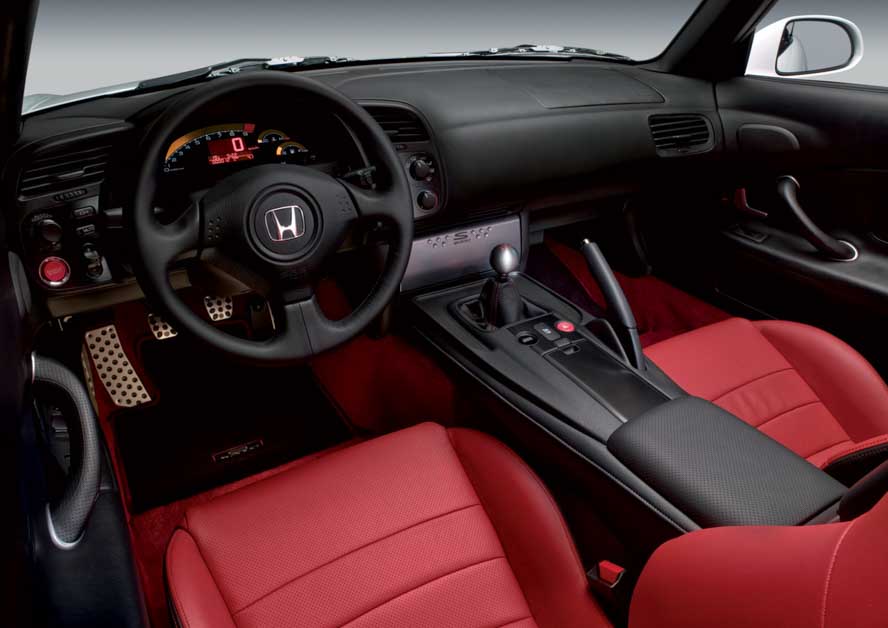 经典车款回顾：Honda S2000，自然进气后驱敞篷跑车的王者！