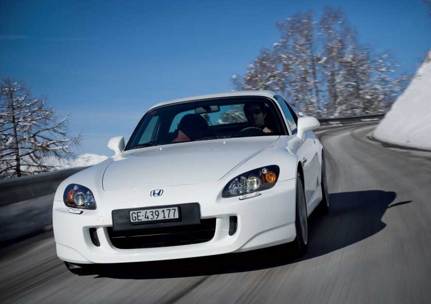 经典车款回顾：Honda S2000，自然进气后驱敞篷跑车的王者！