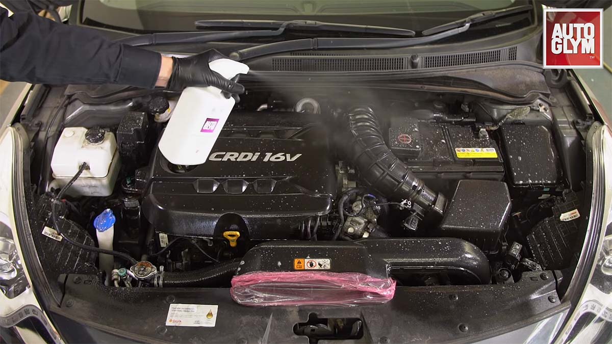 Engine Bay 可以直接用水清洗吗?