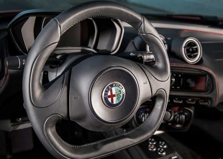 Alfa Romeo 4C，一辆完美的意大利 MR 小跑车