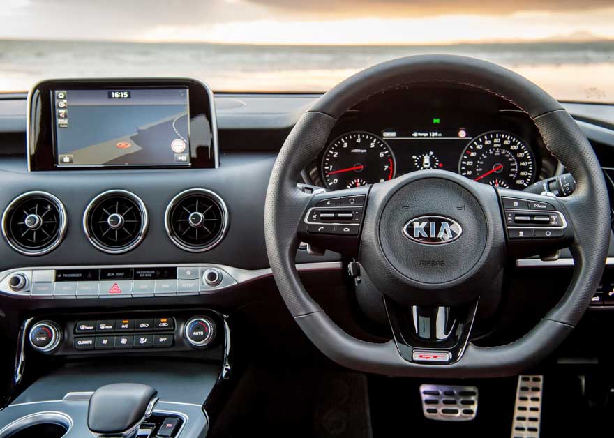 Kia Stinger 将推出小改款车型来画上句号，韩系轿跑因销量惨淡而被淘汰