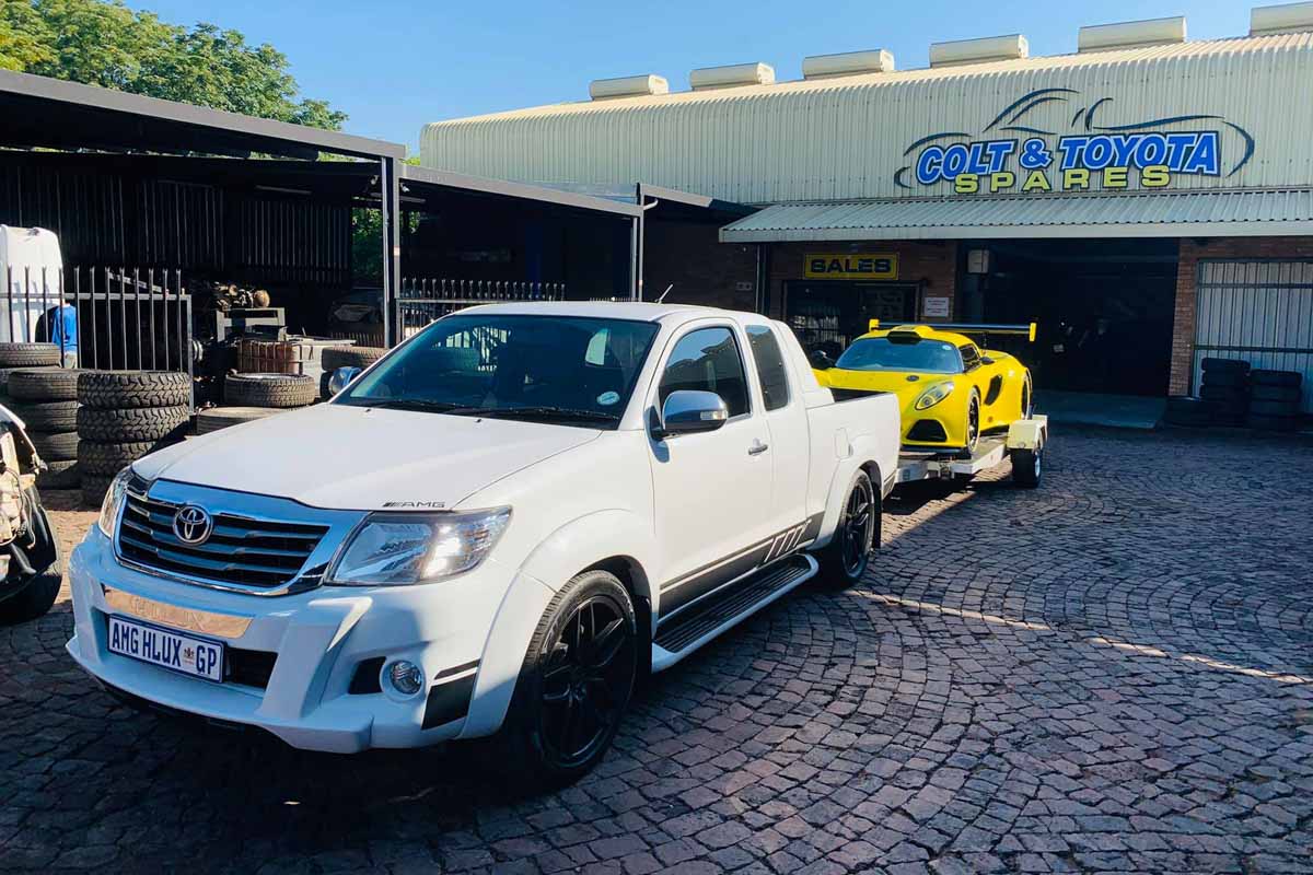 Toyota Hilux 6.3 V8 AMG ，550 Hp的暴力皮卡！