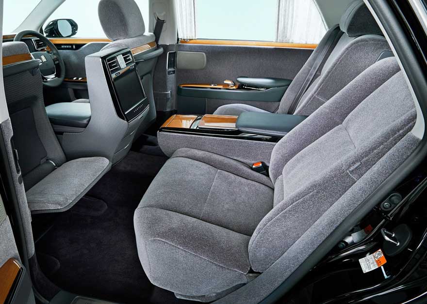 Toyota Century 登陆我国平行二手车商，开价127万令吉！