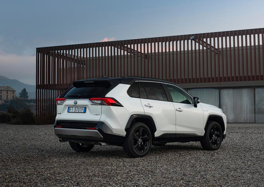 Toyota Corolla Cross 实车谍照流出,犹如小一号 RAV4!