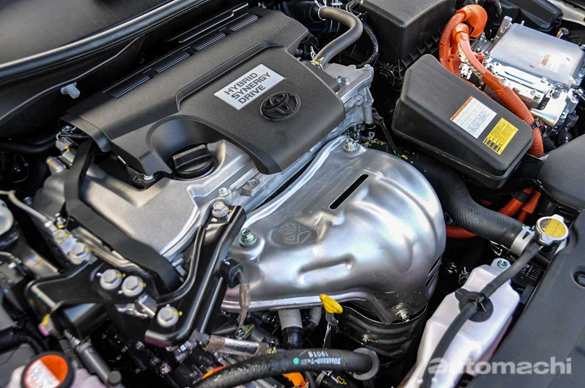 影片: Toyota Camry Hybrid 一缸油 City Drive 可以行驶700公里?