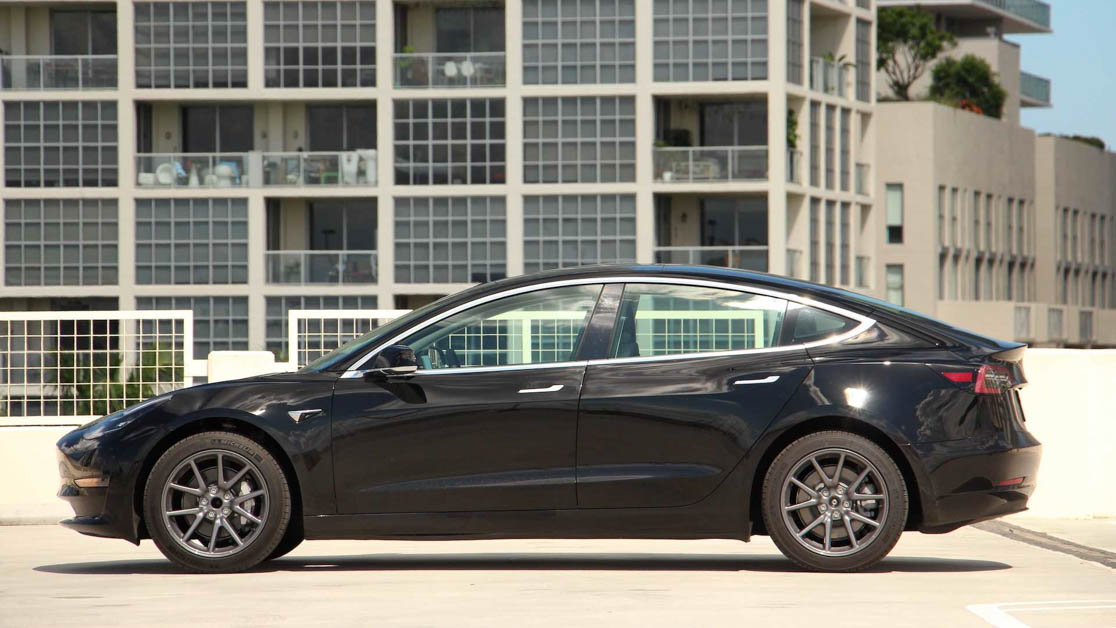 Tesla Model 3 新车登陆我国市场，售价由 RM385,000 起跳？