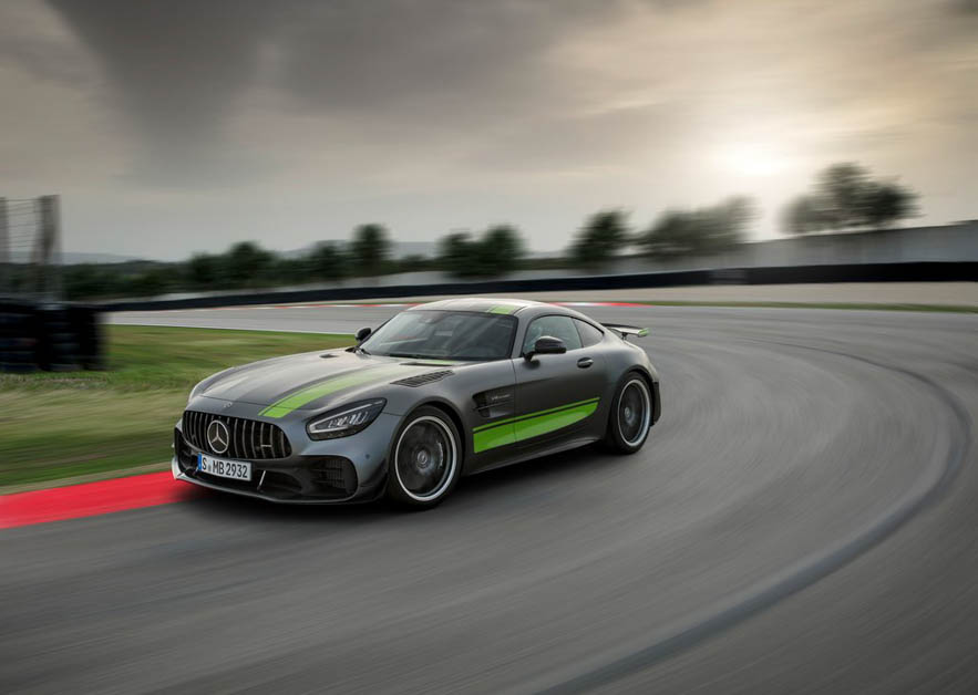 Xiaomi 与 Mercedes-AMG F1 赛车队联手推出电动滑板车，售价 RM1,940 起跳！