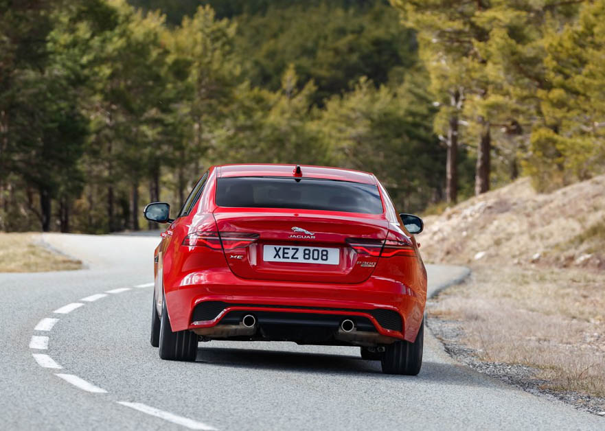 Jaguar XE R-Dynamic 