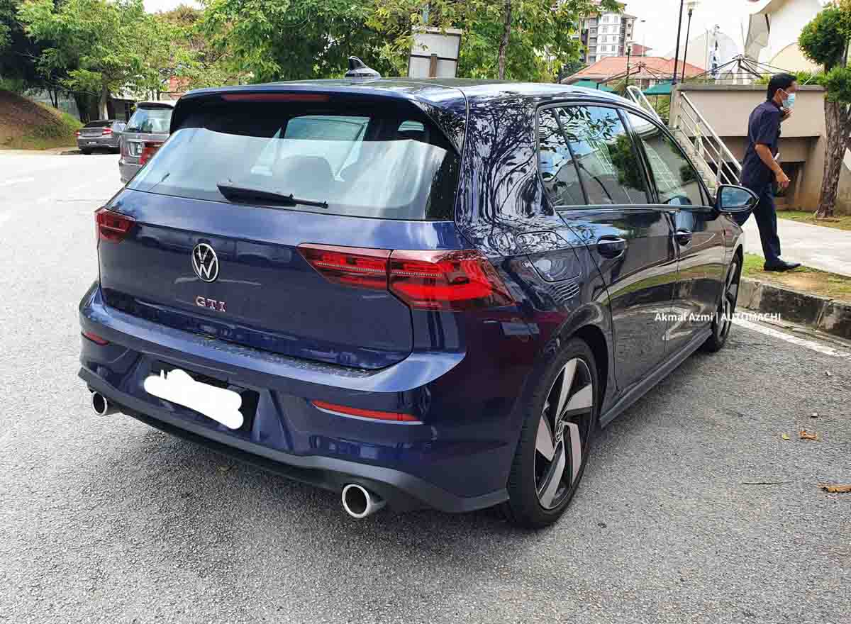 Volkswagen Golf GTI spyshot