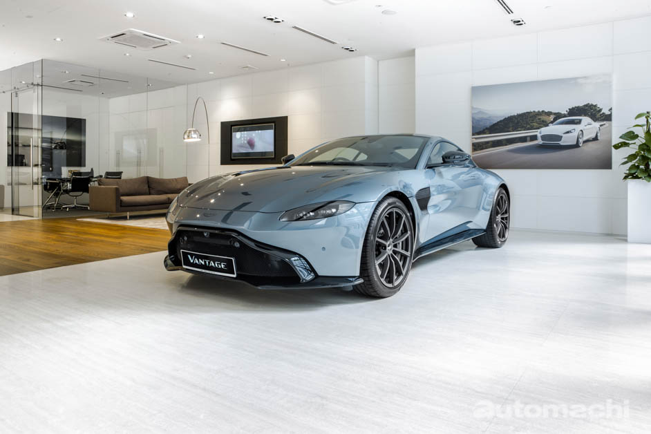 Aston Martin Vantage Dark Knight Edition