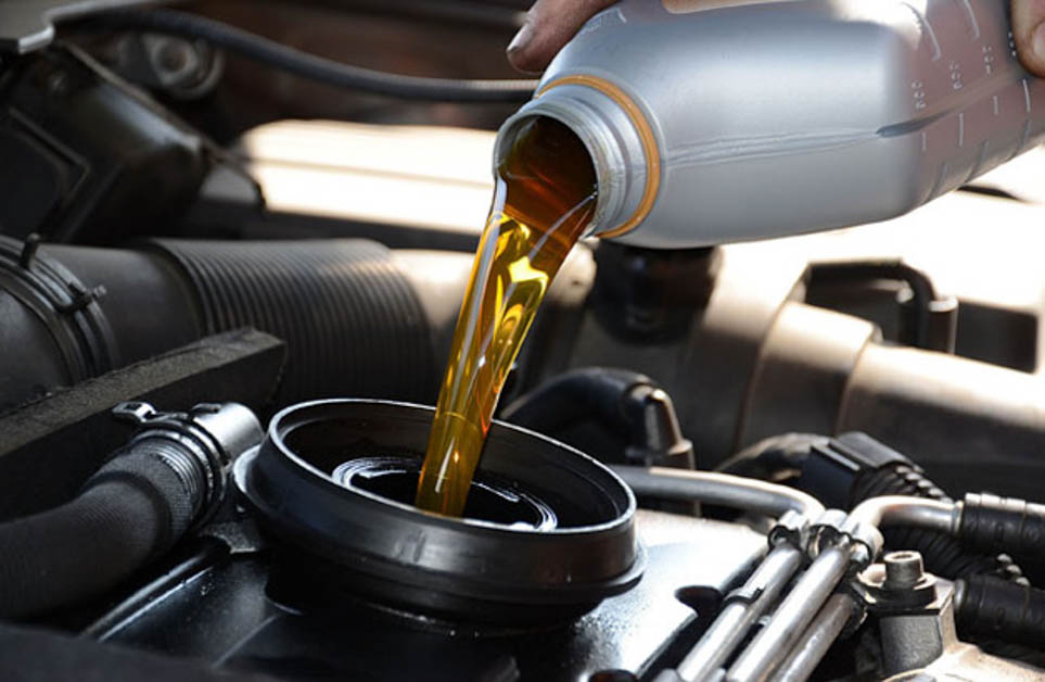 Engine Oil 怎么选？你的爱车多久需要更换 Engine Oil 呢？