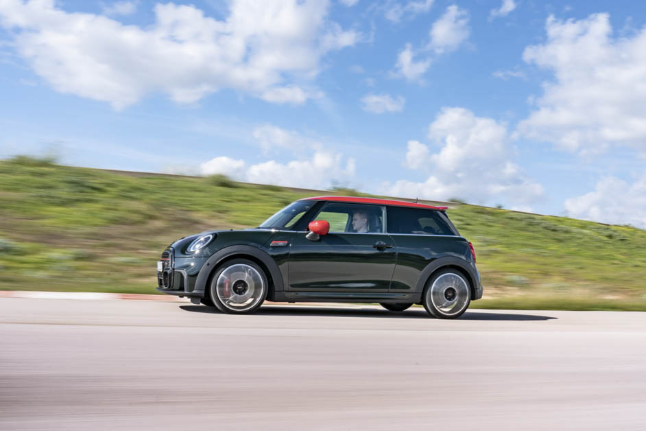 2022 Mini Jcw 发布 拥有231hp 320nm 6速手排变速箱入列 Automachi Com