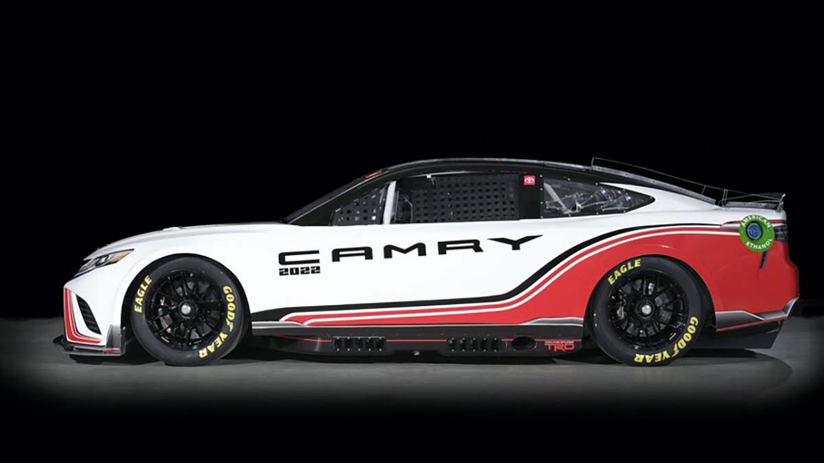 Toyota Camry NASCAR 赛车版拥有670 Hp的输出表现!