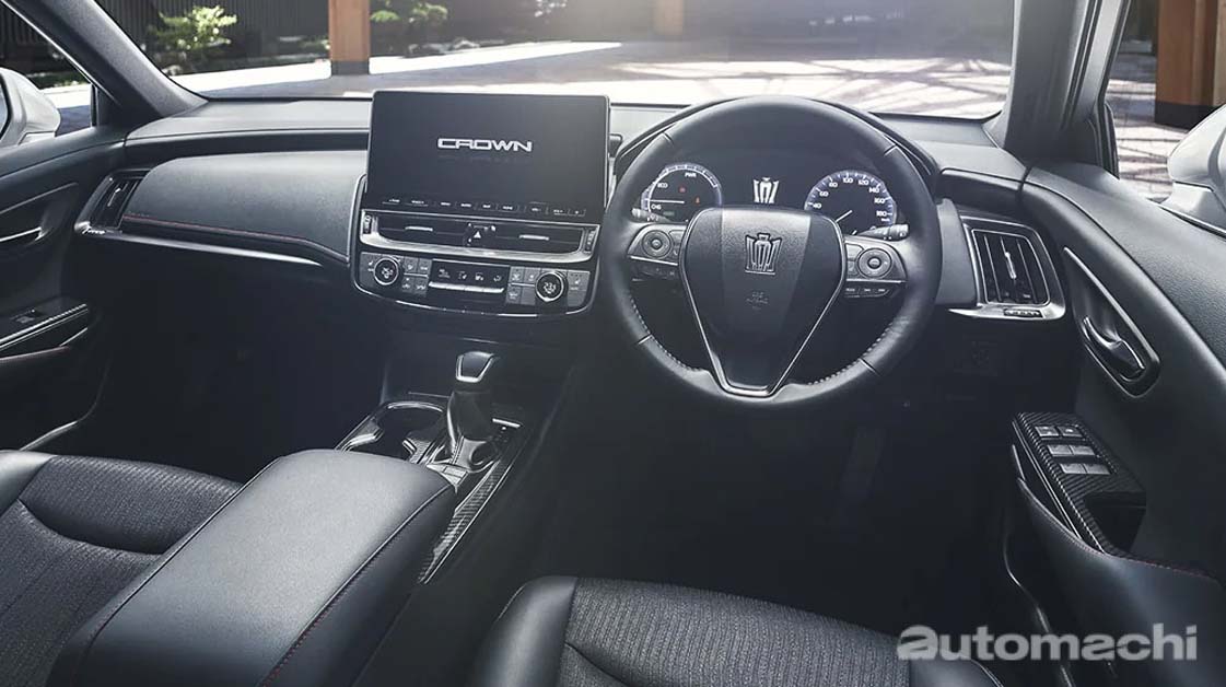 Toyota Crown 是一款历史超过60年的经典车型,之前曾经有消息指出这款车型会被SUV取代,但是根据日本媒体的消息这款车的第十六代车型还是会如约而至!只是经典的后轮驱动会变成前轮驱动,同时可能以独立品牌的的形式贩售!