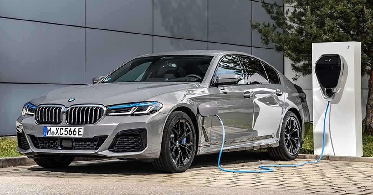 Mercedes-Benz 与 BMW 因芯片问题取消车子的先进安全配备
