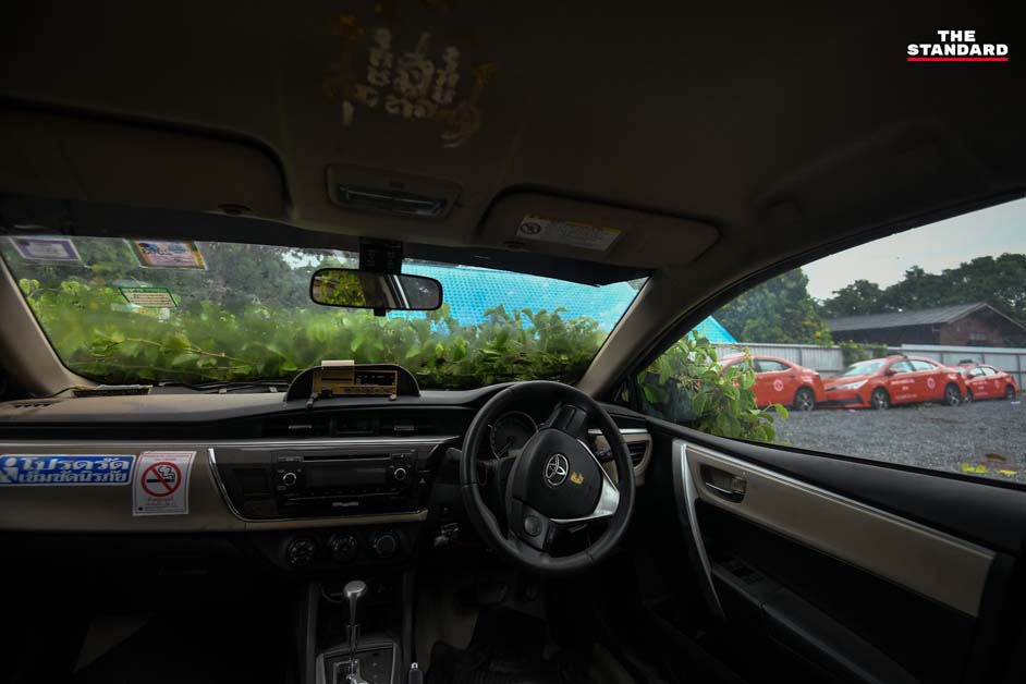 疫情重创旅游业,数百辆 Toyota Corolla 德士惨遭遗弃